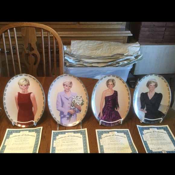 Diana - Queen Of Our Hearts, set of 14 collector plates, with COA - Picture 3 of 5